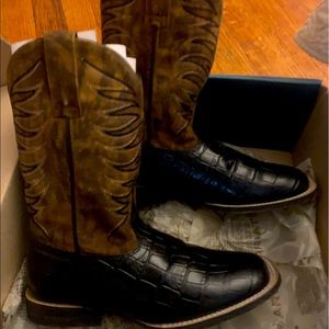 Kids Ariat brown leather boots size 1